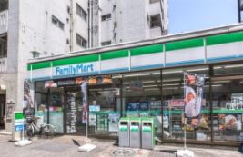 コンビニ　ファミリーマート豊島駒込店（コンビニ）まで137m
