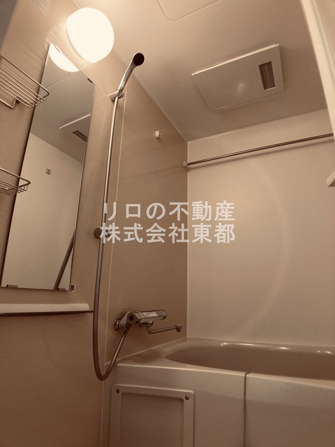 バス・シャワールーム　雨の日のお洗濯だけでなく、カビ予防にも大活躍の浴室乾燥機付♪