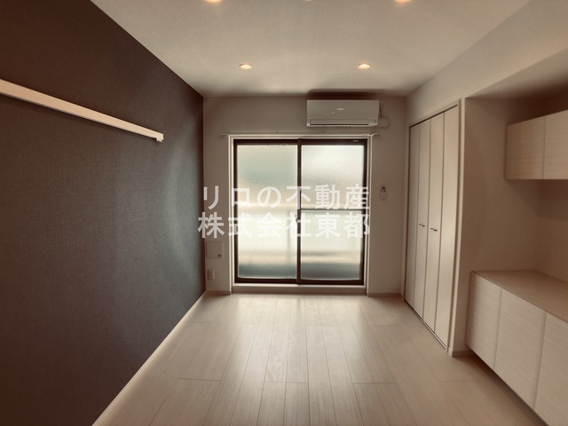 居室・リビング　アクセントクロス仕様で、お部屋をオシャレに演出してくれます♪