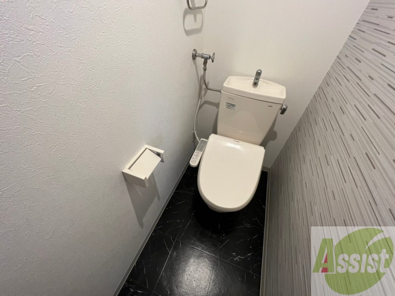 トイレ　こちらはトイレです。清潔感があり、安心して使用できます。