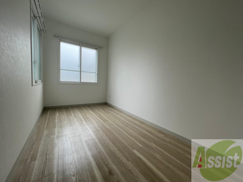 その他部屋・スペース　洋室を撮影しました。日射しがあり明るい印象。