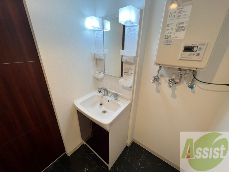 洗面設備　洗面台。身支度にはかかせないですよね～。