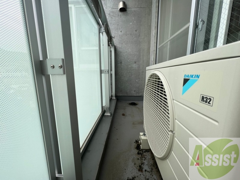 バルコニー　バルコニーは幅があり、広い印象を受けました。