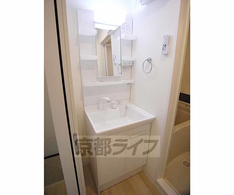 洗面設備　独立洗面台完備です。