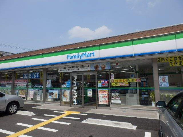 コンビニ　ファミリーマート浦和本太店（コンビニ）まで132m