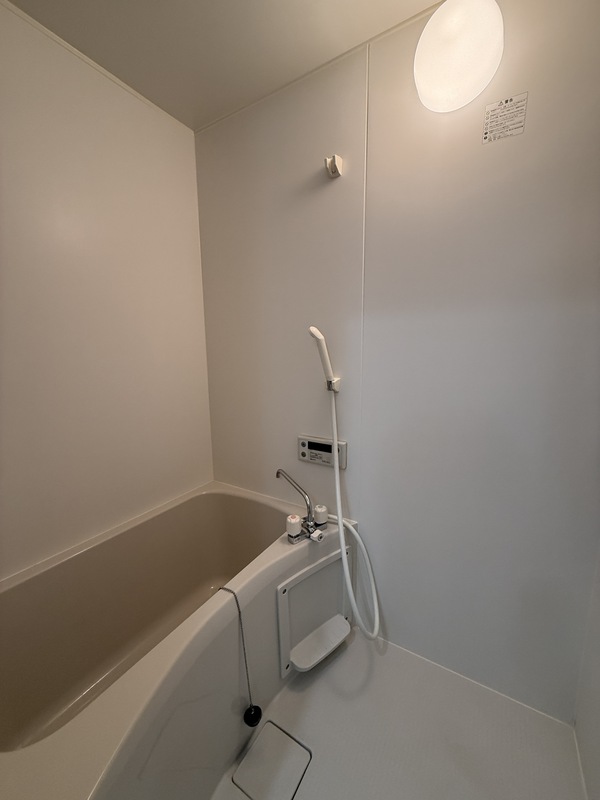 バス・シャワールーム　写真は反転タイプ（実際の部屋とは異なります。現況を優先）