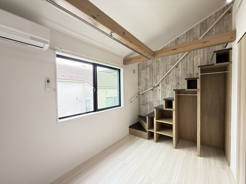 居室・リビング　写真は反転タイプ（実際の部屋とは異なります。現況を優先）