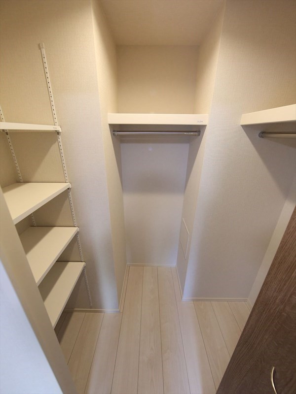 収納　ウォークインクローゼット（収納充実してます）