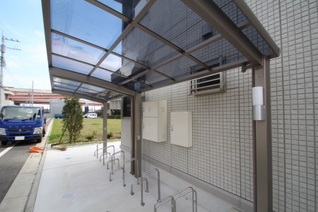 その他共有部分　屋根付きの駐輪場です