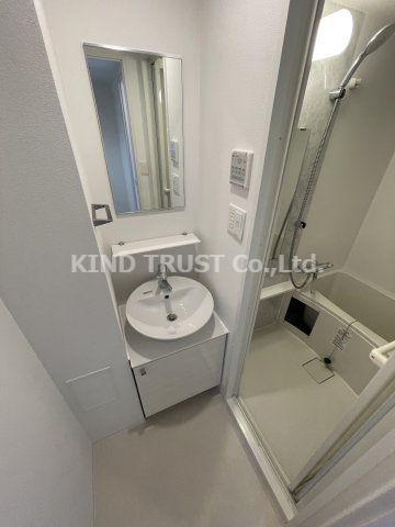 洗面設備　ゆったりとスペースのある洗面所