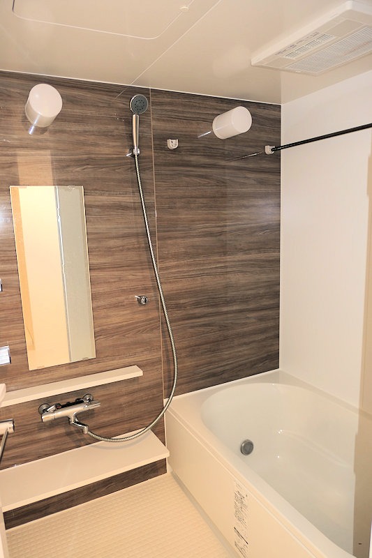 バス・シャワールーム　追い焚き・浴室乾燥機能付きのバスルーム！