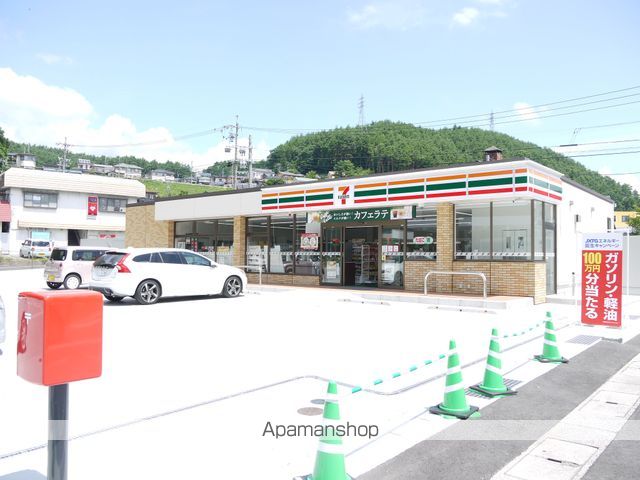 コンビニ　セブンイレブン（コンビニ）まで851m