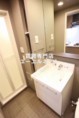 洗面設備　清潔感ある独立洗面台で毎日気持ちよく♪