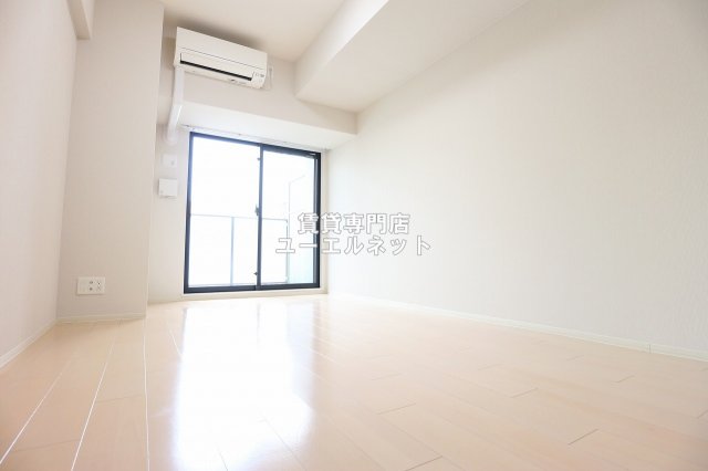 居室・リビング　ゆったりとくつろげる、落ち着きのある居室空間です