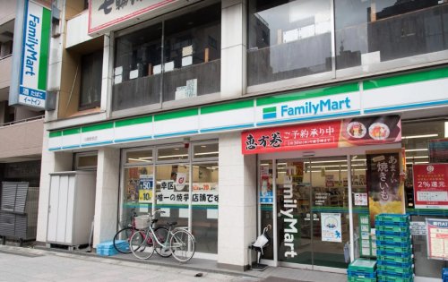 コンビニ　ファミリーマート 川崎駅西店（コンビニ）まで146m