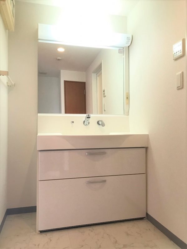 洗面設備　スペースが確保できる洗面所です