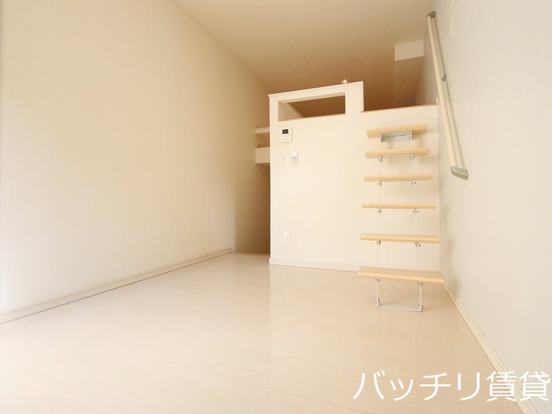 居室・リビング　別号室タイプの為、現状を優先致します。