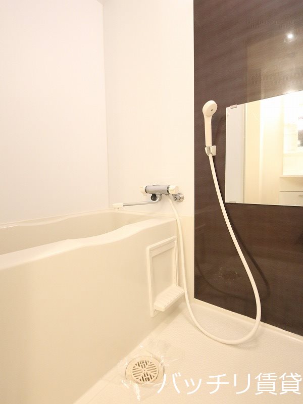 バス・シャワールーム　別号室タイプの為、現状を優先致します。