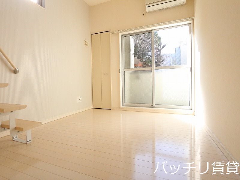 バルコニー　別号室タイプの為、現状を優先致します。