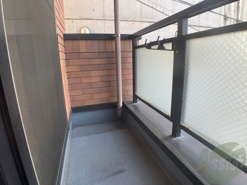 バルコニー　バルコニーは幅があり、広い印象を受けました。