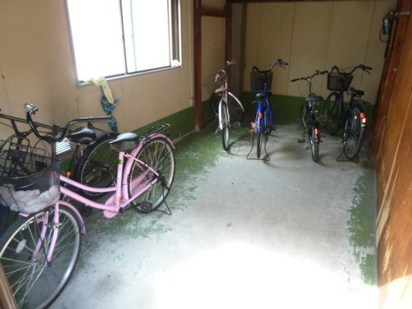 その他共有部分　屋根付き駐輪場