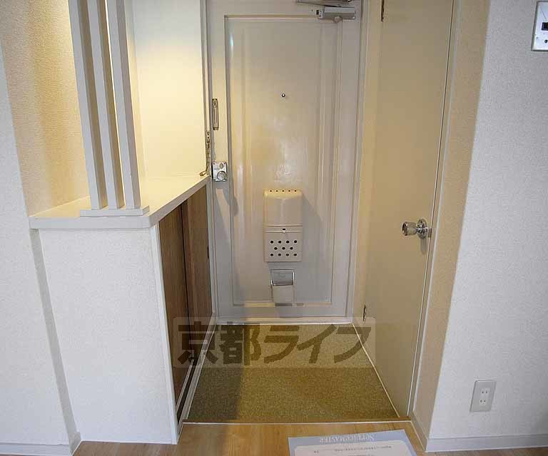 玄関　玄関収納もございます。