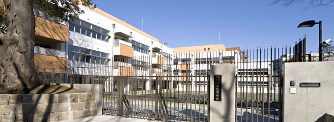 中学校　港区立高陵中学校（中学校）まで310m