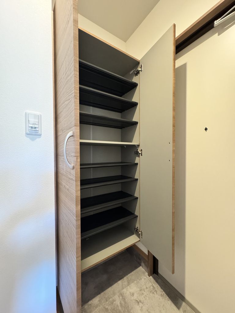 玄関　※代表タイプ（建設中）の写真のため実際と異なる場合があります