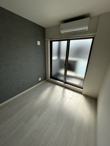 その他部屋・スペース　開放的な寝室です