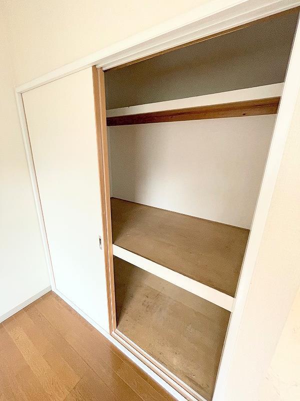 収納　押入