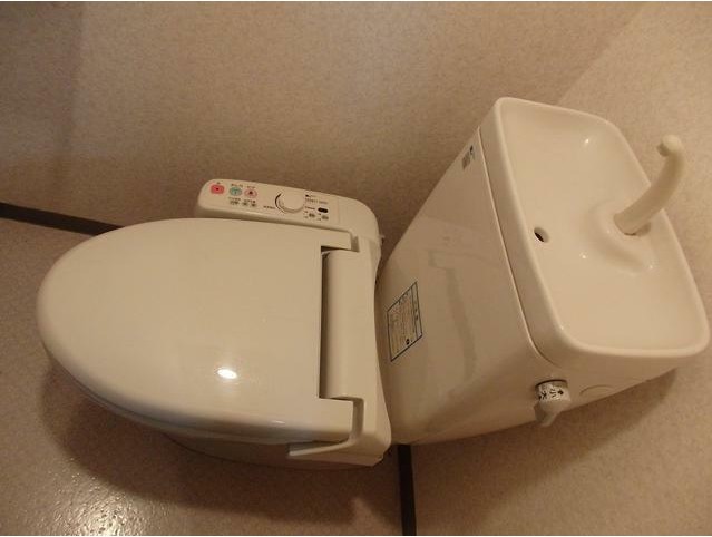 トイレ　嬉しい温水洗浄便座♪
