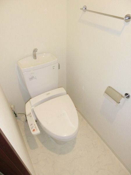 トイレ　ウォシュレット完備しております