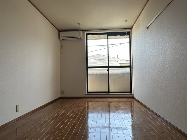 居室・リビング　同建物別室参考写真