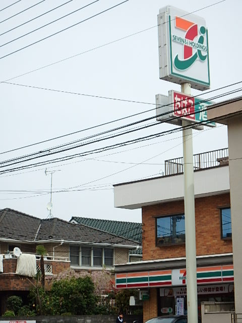 コンビニ　セブンイレブン（コンビニ）まで370m