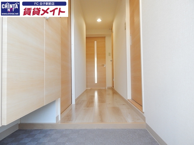 玄関　同物件別室写真