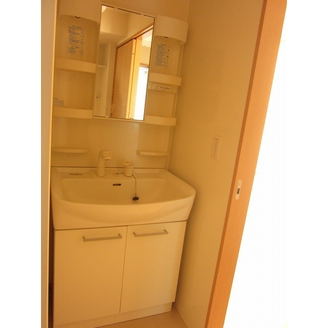洗面設備　別の部屋の写真です