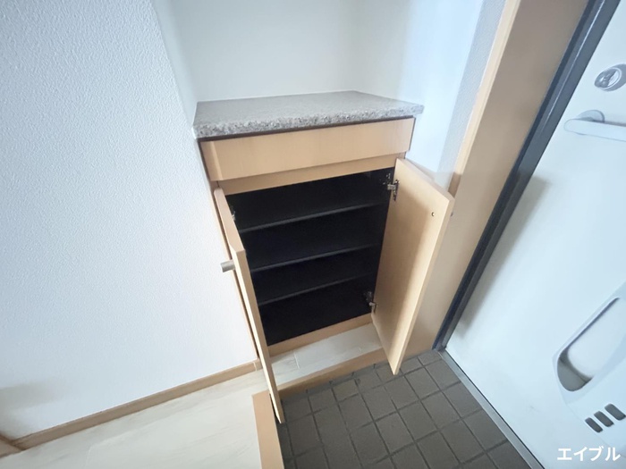 玄関　同じ部屋タイプの別部屋の写真です。現況と異なる場合は現況を優