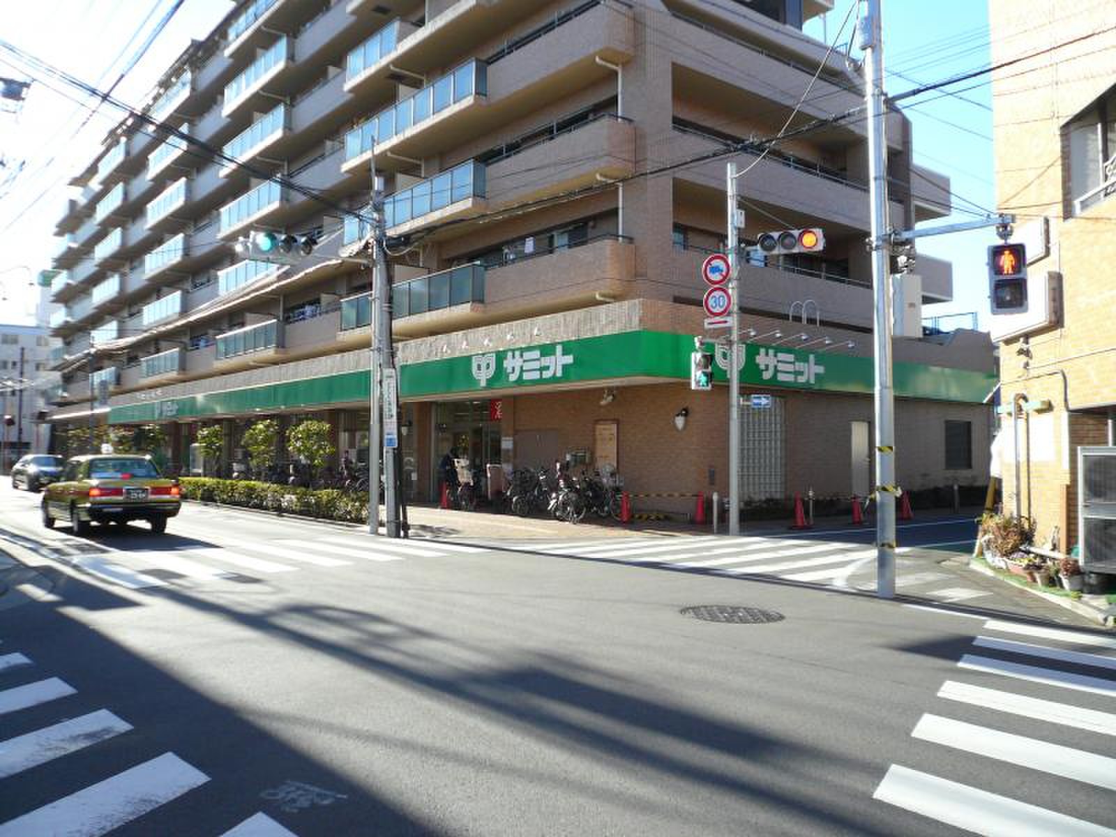 スーパー　サミットストア深沢坂上店（スーパー）まで423m