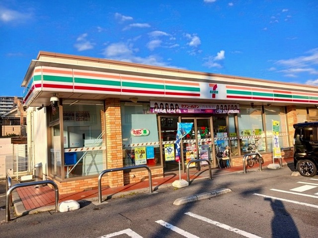 コンビニ　セブンイレブン向日寺戸店（コンビニ）まで600m