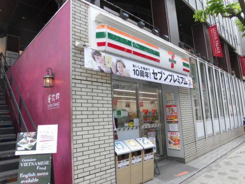 コンビニ　セブンイレブン赤坂2丁目店（コンビニ）まで67m