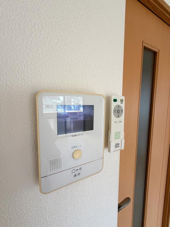 セキュリティ　モニター付インターホン完備！カラー映像＆音声で来客確認♪