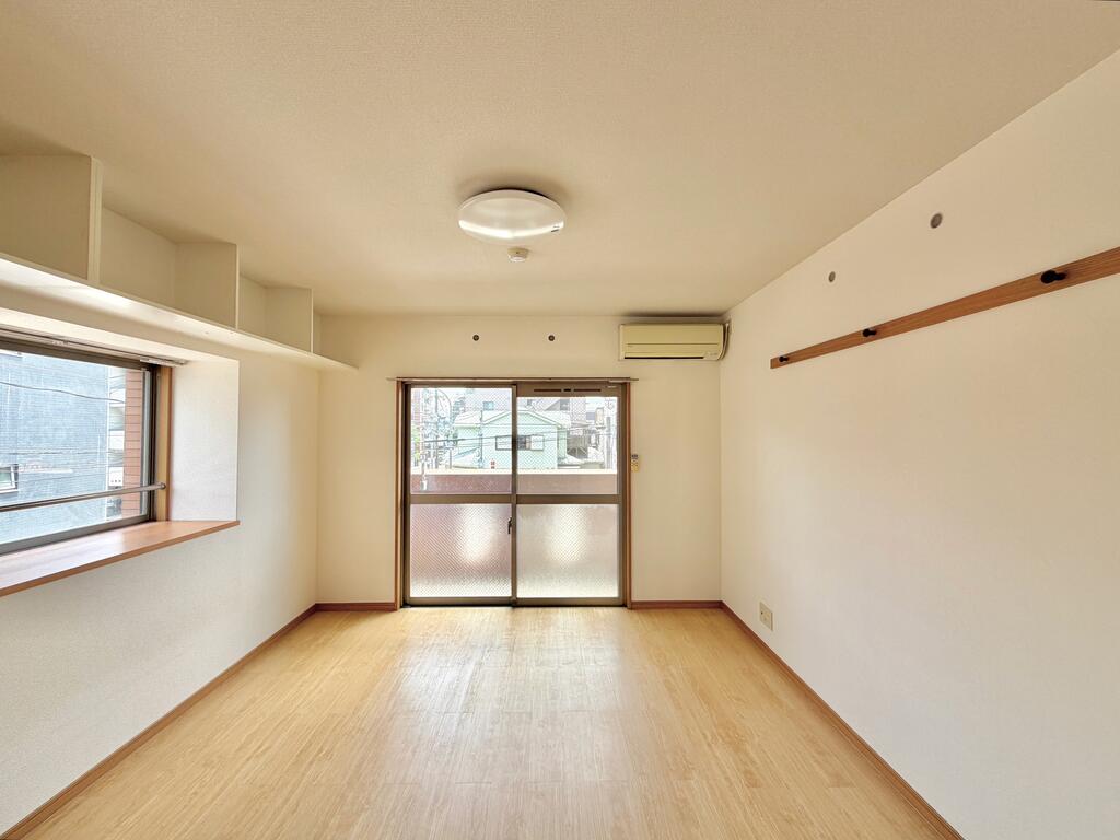 居室・リビング　居室8帖！南西向き・角部屋で日当たり〇