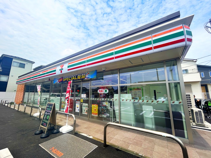 コンビニ　セブンイレブン（コンビニ）まで700m