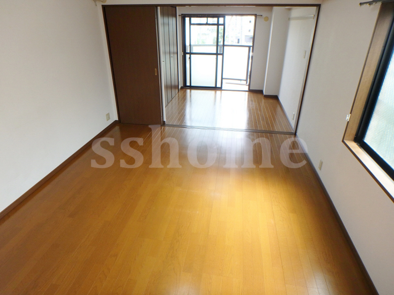 居室・リビング　窓のある明るいお部屋です☆