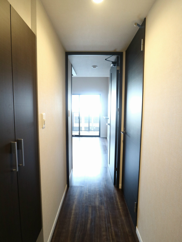 玄関　※同物件別部屋参考画像