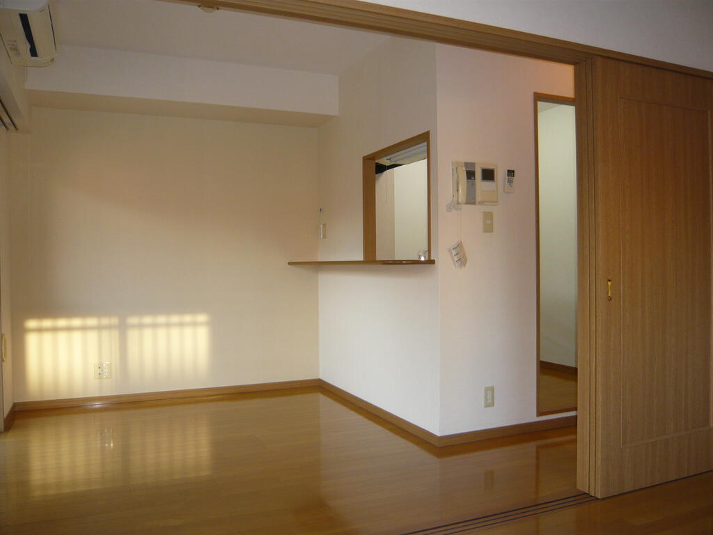 パミール上池台弐番館の居間写真
