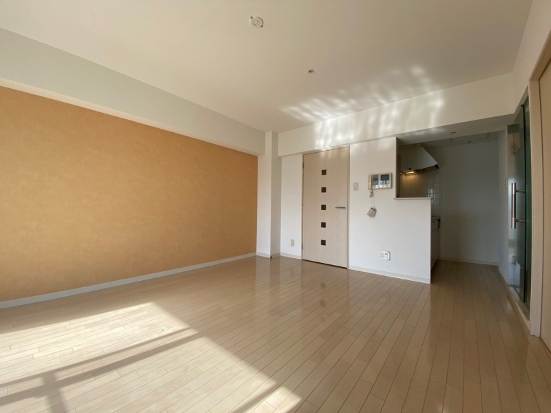 居室・リビング　広くてキレイなお部屋が広がっていて、充実した生活が送れそう。