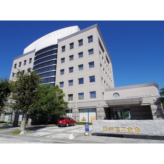 銀行　諏訪信用金庫本店（銀行）まで486m