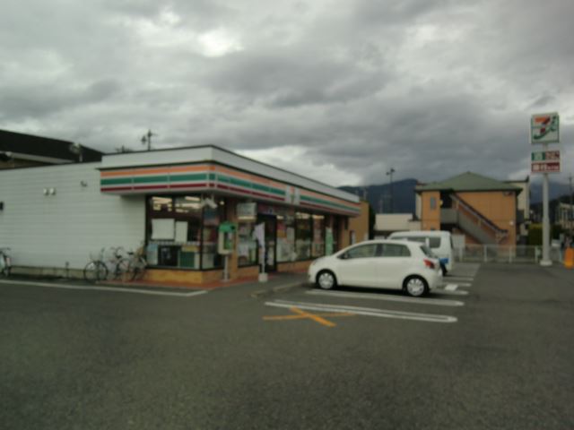 コンビニ　セブンイレブン（コンビニ）まで720m