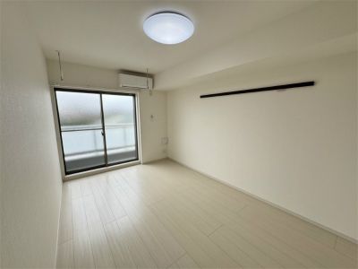 居室・リビング　参考写真（同物件別部屋）